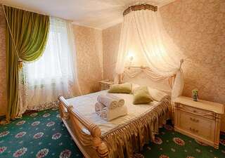 Отель Отель Британия Харьков Люкс с гидромассажной ванной-1